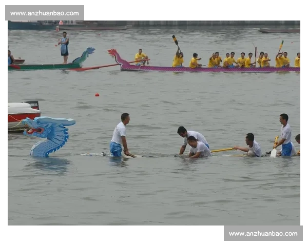 2017郑州端午龙舟比赛精彩纷呈 激烈角逐展现传统文化魅力